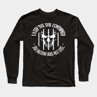 I keep the evil contained you pretend does not exist Long Sleeve T-Shirt